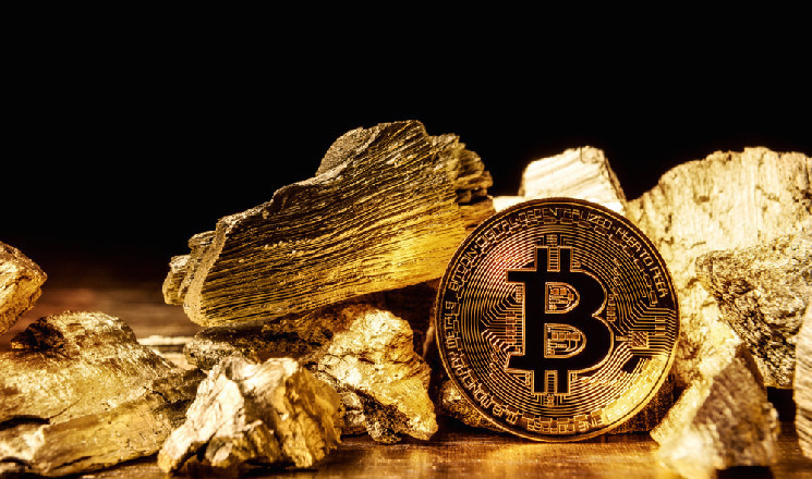 Золото подорожало, биткоин подешевел: что происходит?
