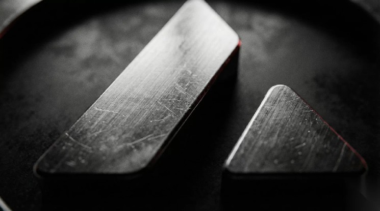 AVAX’s Tenuous Hold on Stability Sparks Speculation