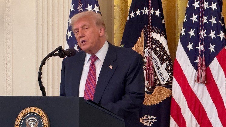 Азиат утренний брифинг: Трамп Э.У. Тарифная сделка держит биткойн около 119 тыс. Долл. США