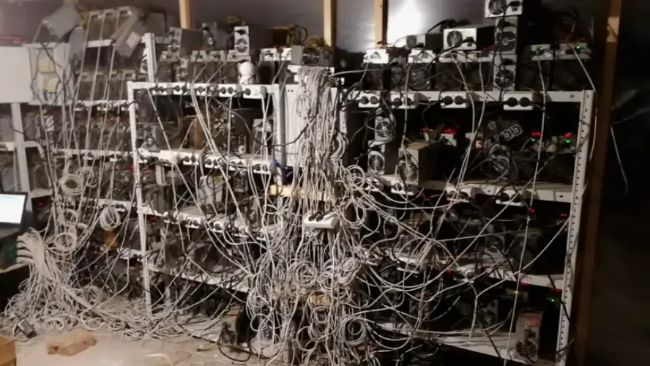 Под жилой многоэтажкой в Дагестане нашли подпольную майнинг-ферму Под жилой многоэтажкой в Дагестане нашли подпольную майнинг-ферму