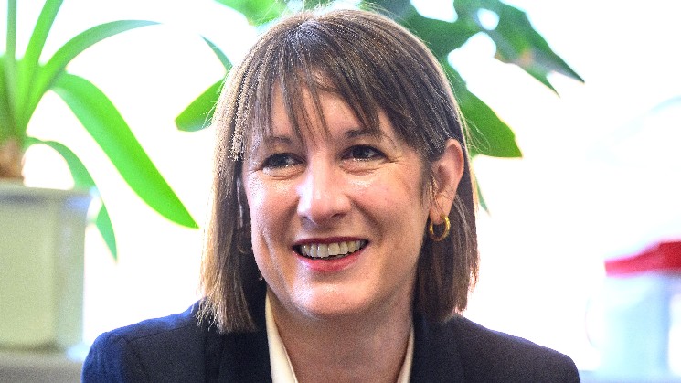 Гордон Браун Редакс? Великобритания, как сообщается, обрушивает продажу 5B фунтов в биткойнах