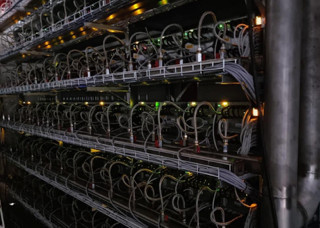 La part des mineurs de Bitcoin cotés aux États-Unis dans le taux de hachage mondial a atteint un record en juillet, selon JPMorgan