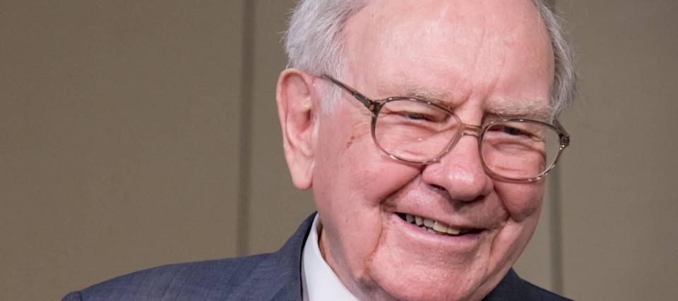 Buffett stays buoyant as Bitcoin plummets a staggering 36% &#x002014; here are the top 3 stocks he&#39;s holding instead