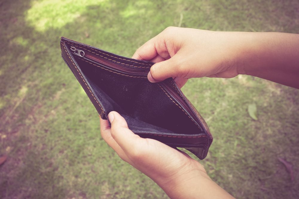 Empty wallet. Brieftasche. the missing wallet.