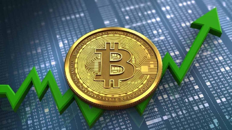 While Bitcoin has been upsetting investors with its long-standing downward trend, analysts say that the bad days are behind us and the expected rise will occur in the coming months.