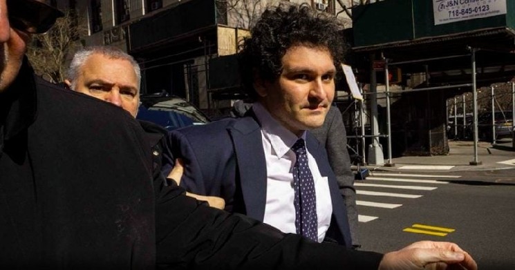 FTT Rockets 43% на ложном сообщении о том, что Трамп помиловал Сэма Банкмана, жареный