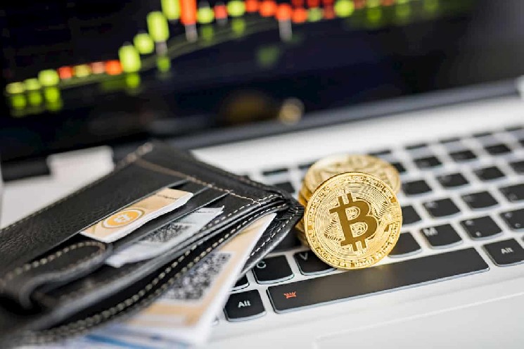Биткойн биржевой запас падает, когда BTC переходит выше 100 000 долларов США