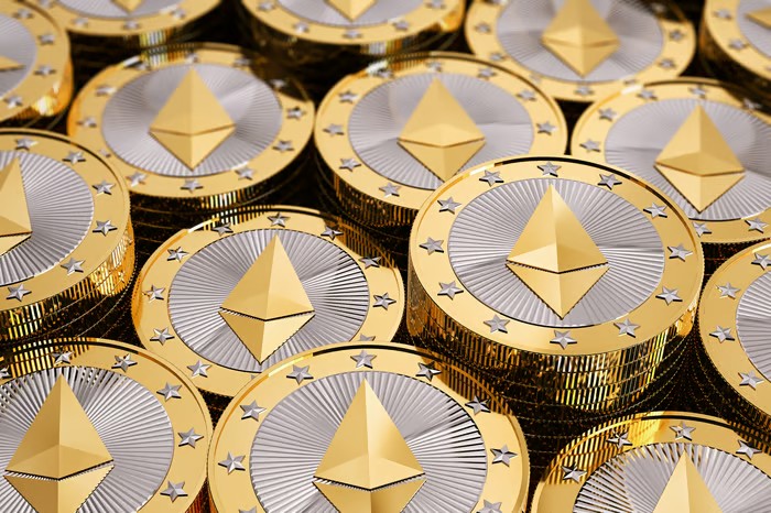 Цена Ethereum формирует двойную вершину на фоне реакции рынка на напряженность в отношениях с Ираном. Произойдет ли обвал? Цена Ethereum формирует двойную вершину на фоне реакции рынка на напряженность в отношениях с Ираном. Произойдет ли обвал?