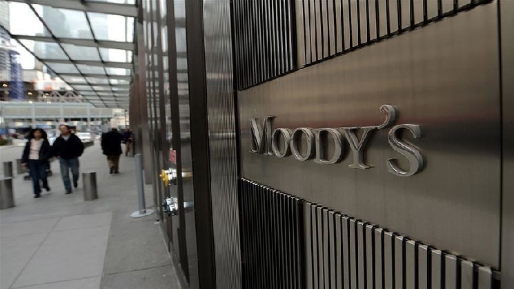 Moody’s Downrades Credit Rating – Voici les détails