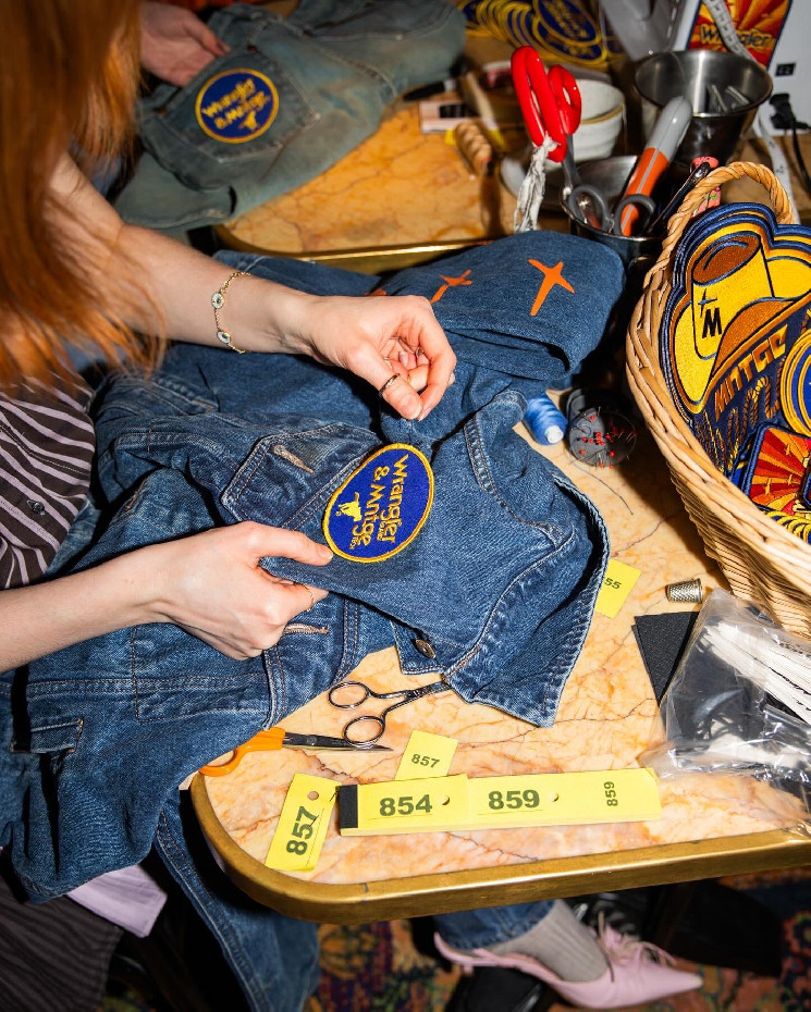 Производитель джинсов Wrangler представляет винтажные джинсы с отслеживаемым NFC-чипом