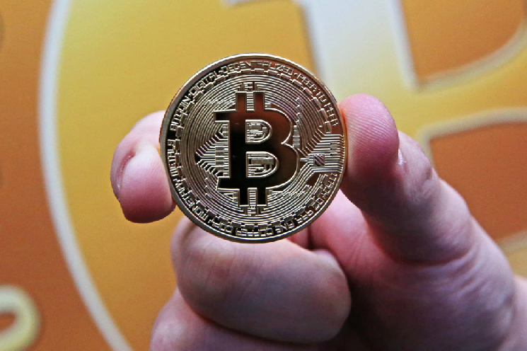 Expert Analyst Issues Warning on Bitcoin – “Seller Exhaustion Indicator Sounds the Alarm”