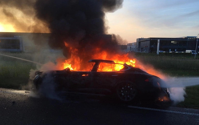 Photo of burning a Tesla posted on X