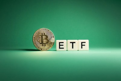 Биткоин держится выше $75 000 на фоне $1 млрд в ETF