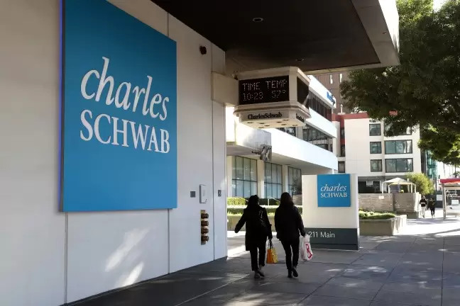 Feu vert au trading de crypto-monnaie à partir de 7,1 billions de dollars Charles Schwab !