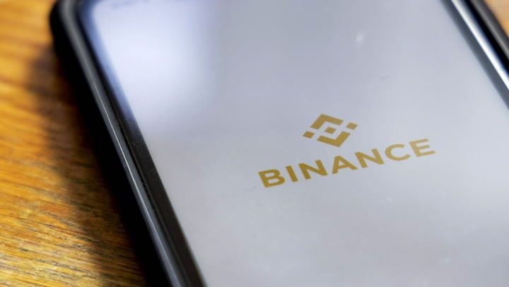 Binance Square начинает прямую трансляцию для трейдеров, принимая другие социальные сети