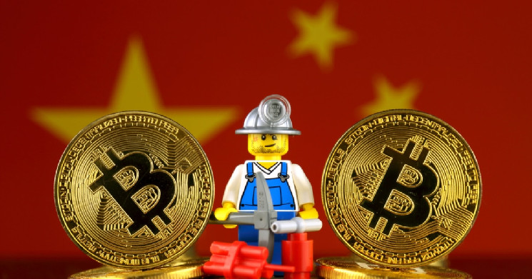Dos grandes bitcoins y un lego minero