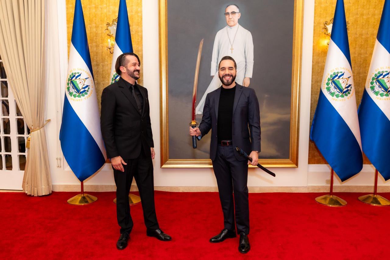 El presidente de El Salvador, Nayib Bukele, recibe al CEO de mempool.space, Wiz. Fuente: X/@wiz