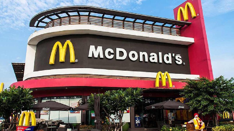 Сети ресторанов McDonald’s предложили покупать биткоины