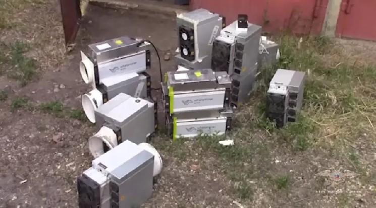 В лесном массиве под Иркутском ликвидирована нелегальная майнинговая ферма В лесном массиве под Иркутском ликвидирована нелегальная майнинговая ферма