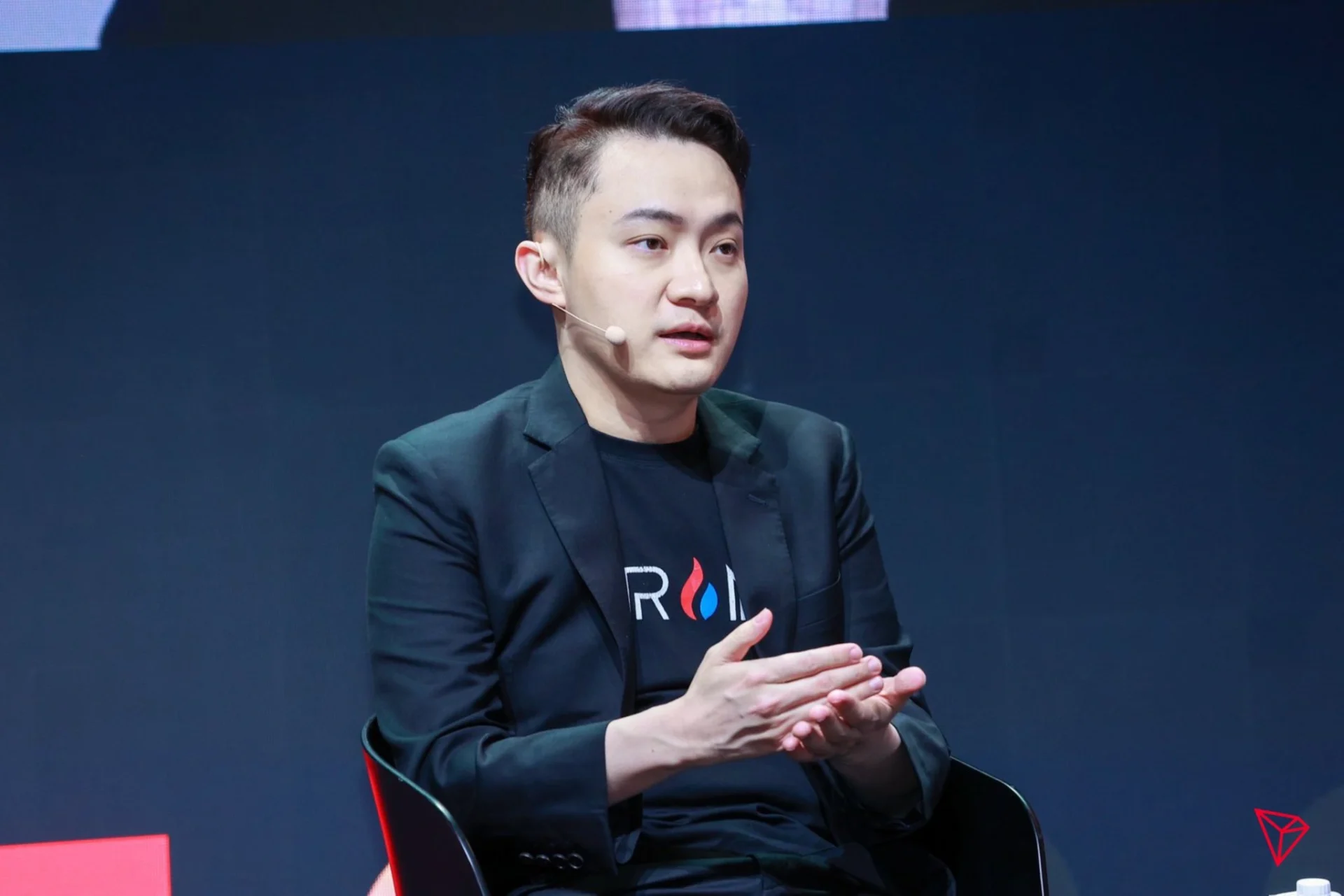 Foto oficialmente designada do fundador Tron Justin Sun para o consenso 2025, Hong Kong