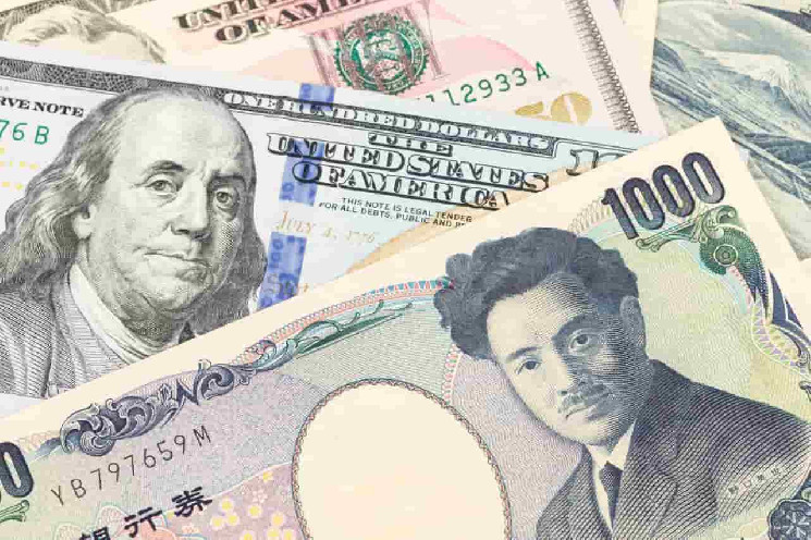 Японская иена достигла минимума за три десятилетия по отношению к доллару США, что требует интервенции