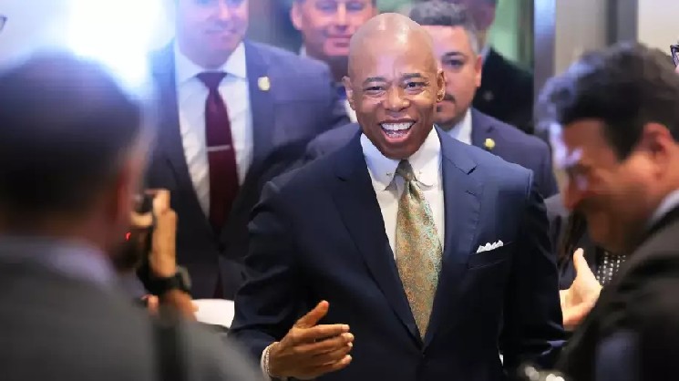 Мэр Нью-Йорка Эрик Адамс призвал отменить лицензию BitLicense