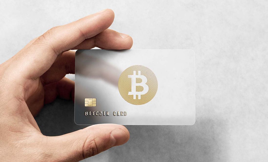 Crypto debit cards. Биткоин карта. Крипто карта банковская. Визитки мокап прозрачный фон. Золотая карта биткоин.