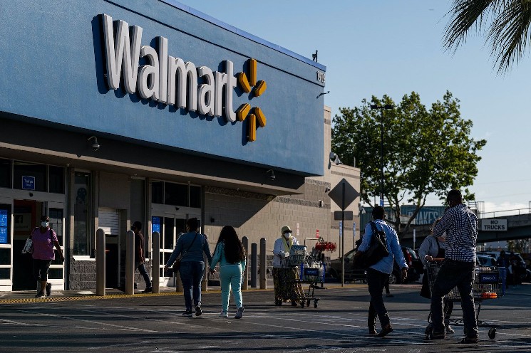 Walmart, Amazon Mull Dollar-Pegged Stablecoins в США: WSJ
