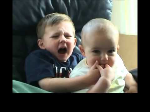 Чарли укусил меня за палец - YouTube