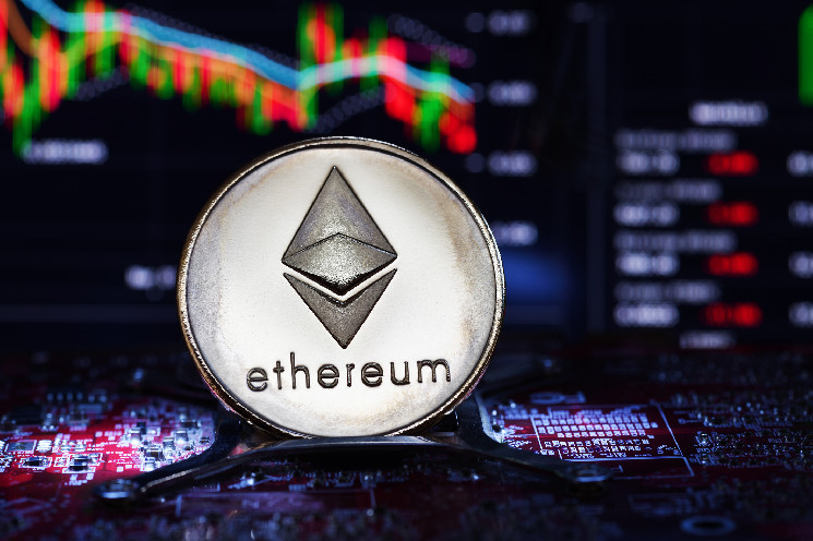 Цена Ethereum (ETH) падает из-за продажи китов, ключевые уровни для наблюдения