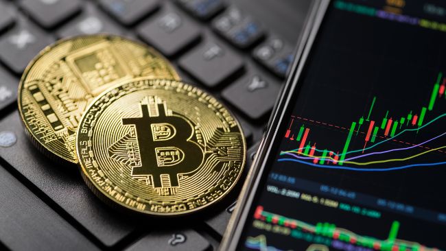Биткойн готовится на прорыв? Сигналы в цепочке говорят: «Смотрите этот уровень»